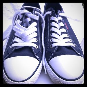 Levi’s men Canvas upper shoes
